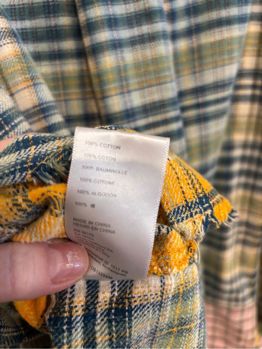 BDG Patchwork Plaid Oversized Button-Down Shirt. Size M - Picture 7 of 7